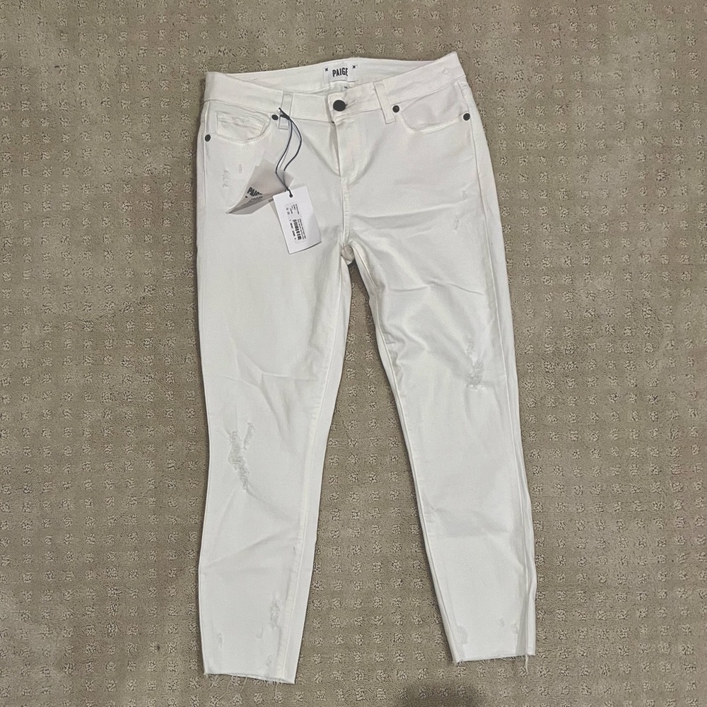 Paige size 29 white jeans 
Never been worn.